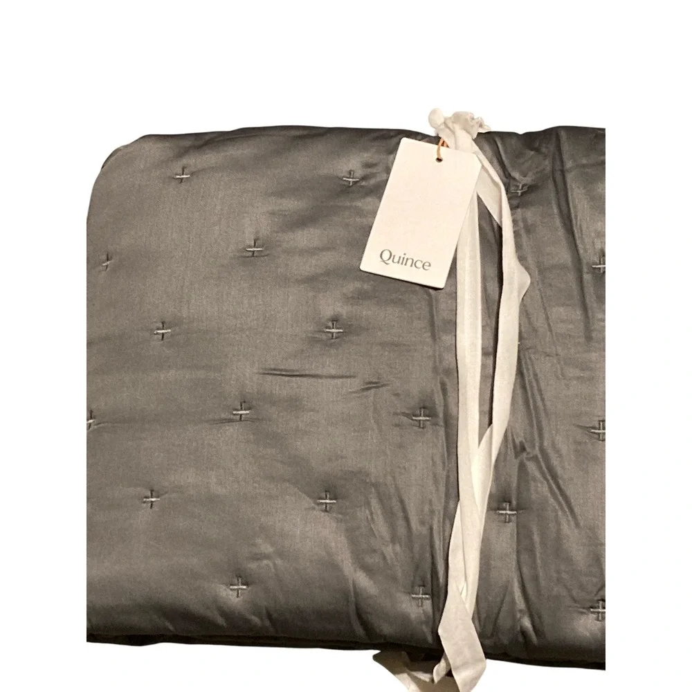Quince Bamboo Quilt Twin Charcoal Grey Cross Pattern NEW
